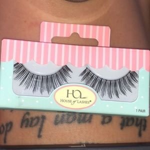 HOL bombshell lashes